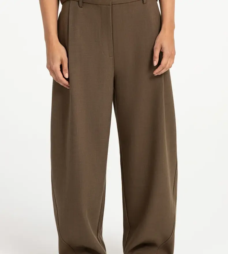 WOVEN BAREL TROUSER