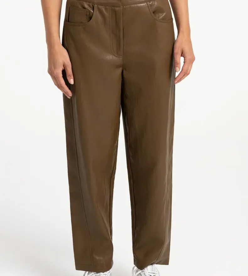 FAUX LEATHER TROUSER