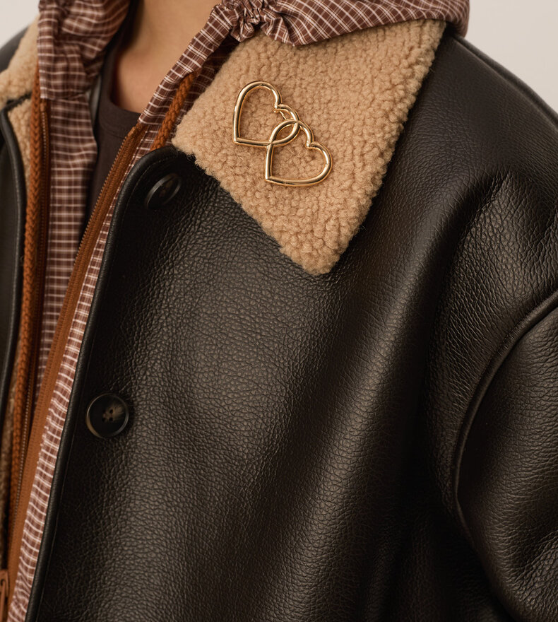 BROCHE PLUM