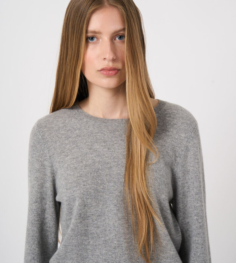 CASHMERE SWEATER