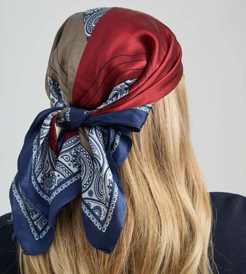 FOULARD EN SOIE