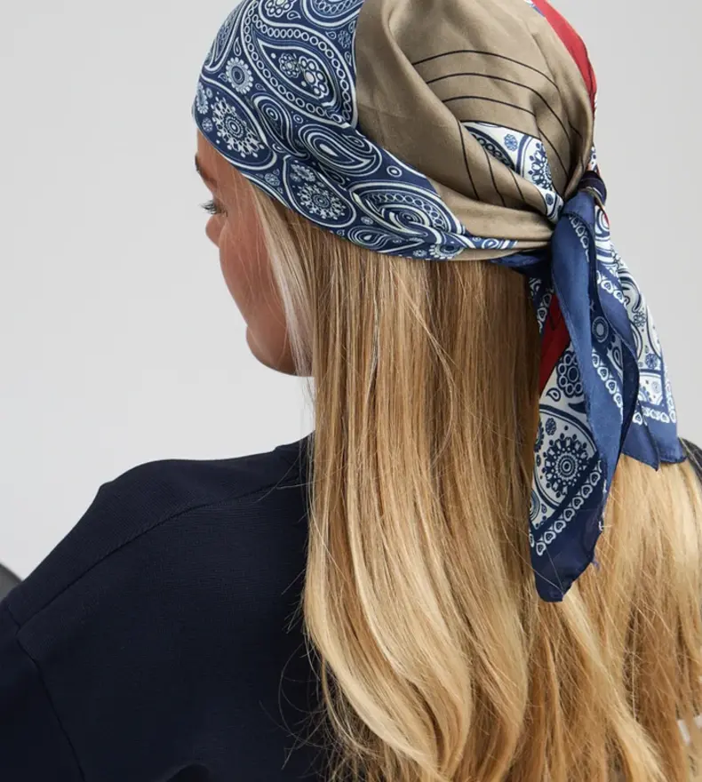 FOULARD EN SOIE