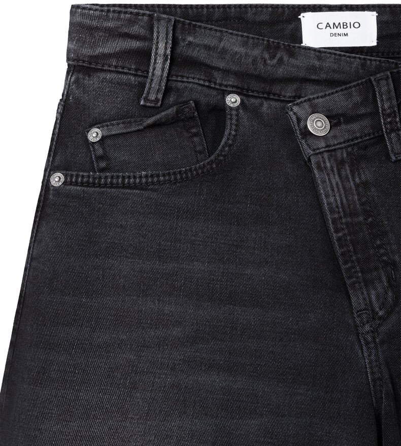 BAGGY ASYMETRICAL JEANS