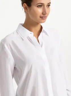 BLOUSE AVEC DÉTAIL DE COL