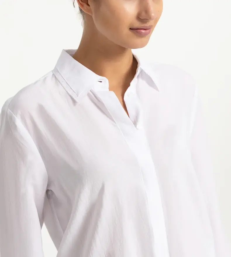 BLOUSE AVEC DÉTAIL DE COL