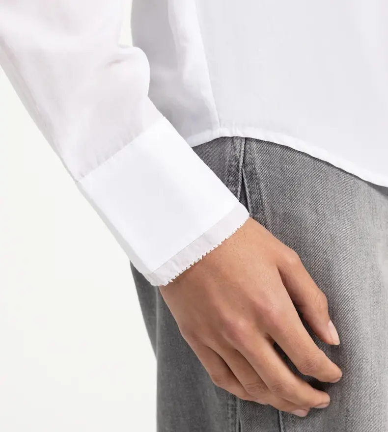 BLOUSE AVEC DÉTAIL DE COL