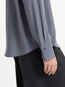 BLOUSE AVEC DÉTAIL DE COL