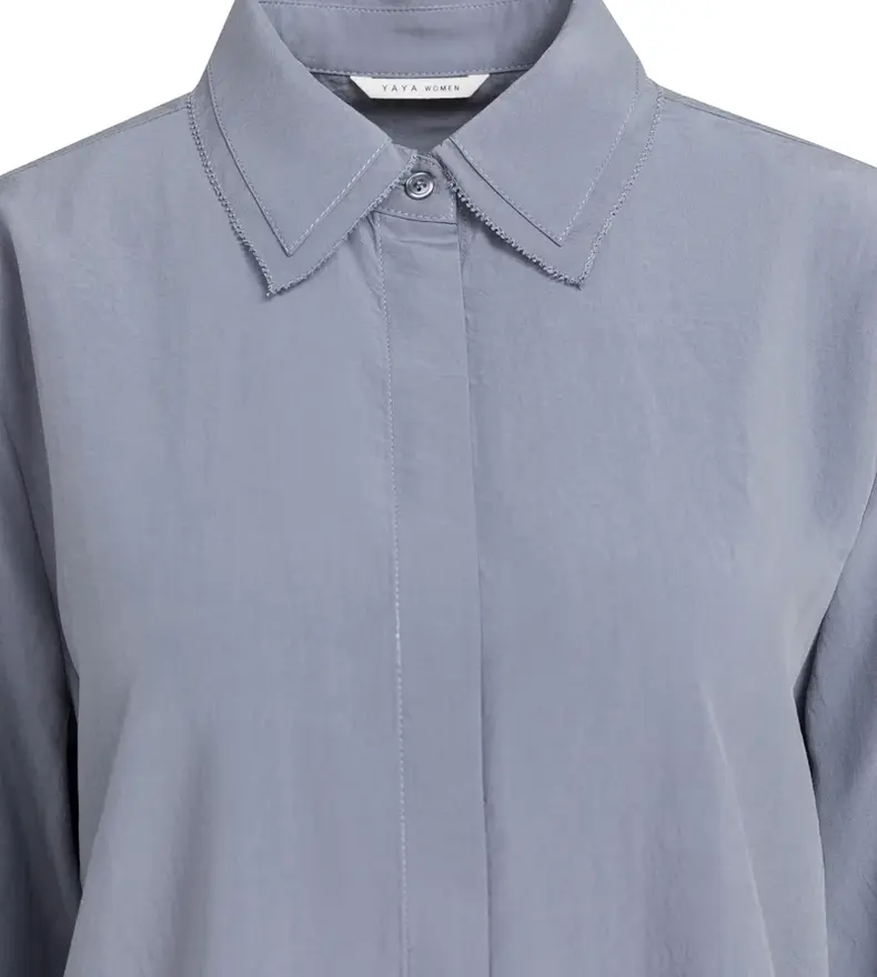BLOUSE AVEC DÉTAIL DE COL