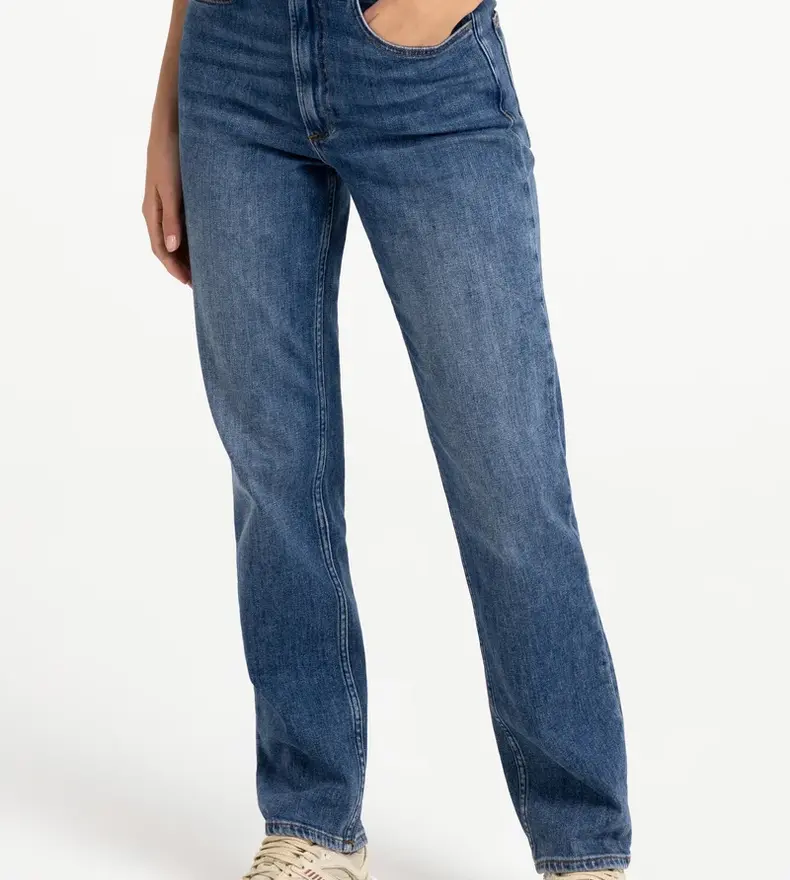STRAIGHT DENIM