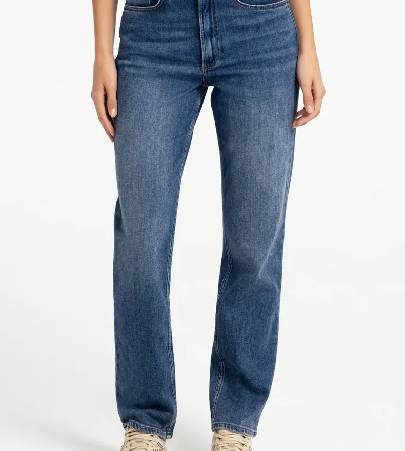 STRAIGHT DENIM