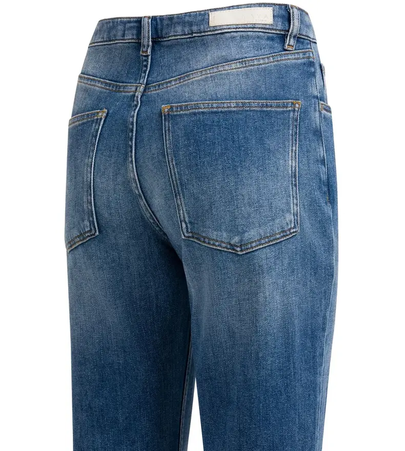 STRAIGHT DENIM