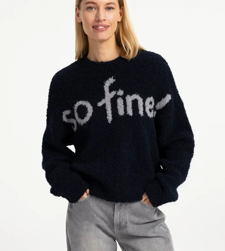 PULL AVEC MOTIF