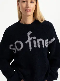 PULL AVEC MOTIF