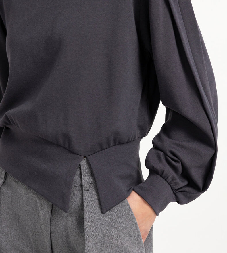 LIGHT WEIGHT SWEATER