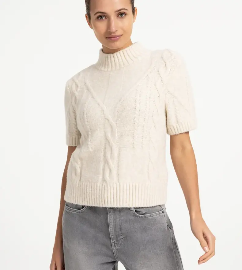 SHORTSLEEVE CABLE SWEATER