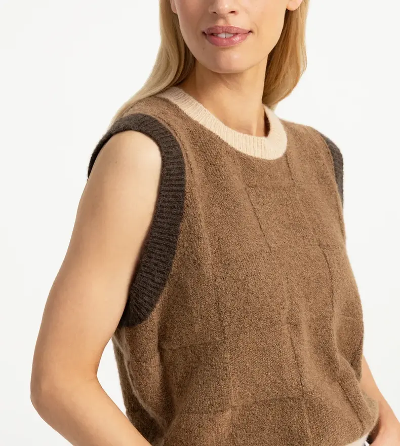 PULL TEXTURÉ À CARREAUX