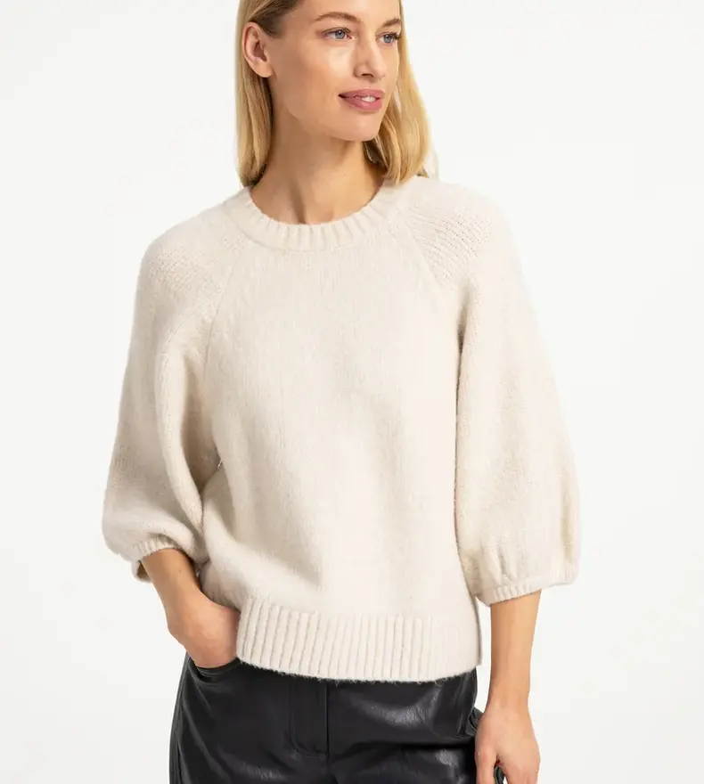 PULL AVEC MANCHES TEXTURÉES