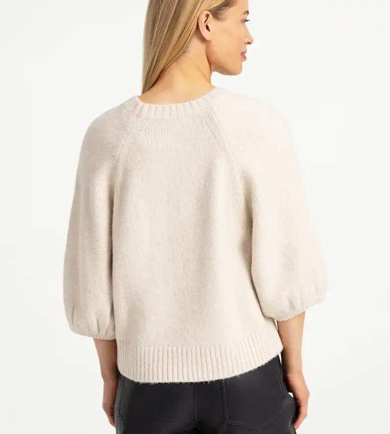 PULL AVEC MANCHES TEXTURÉES
