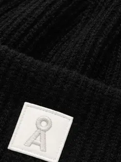 TUQUE EN LAINE ICONIC Å