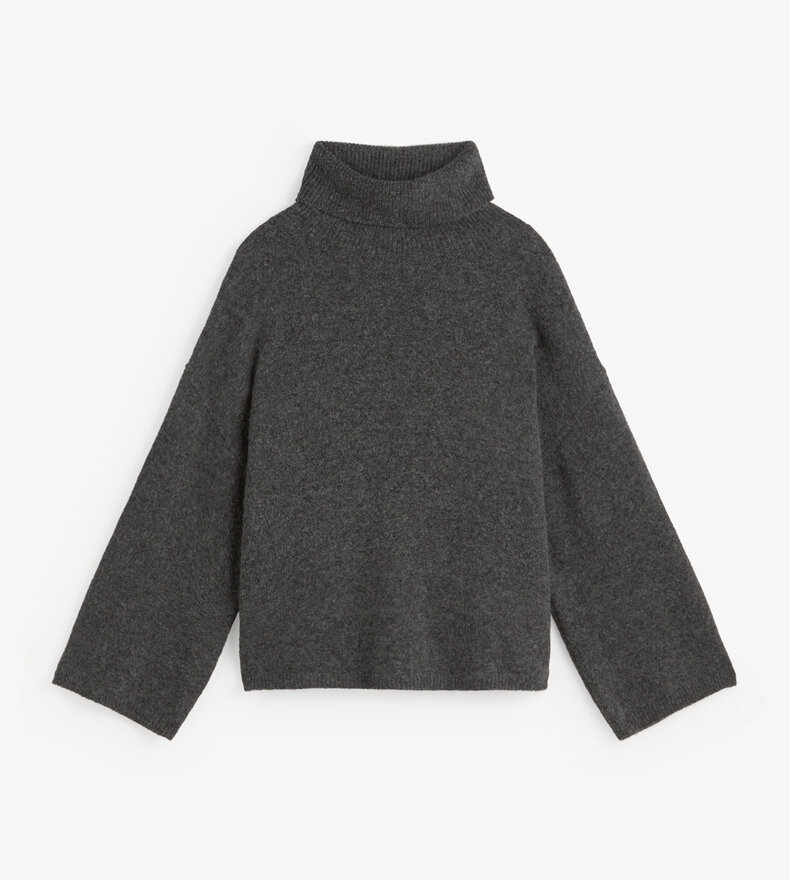MIA SWEATER