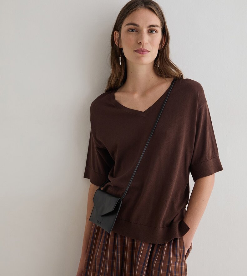 ALOE V NECK
