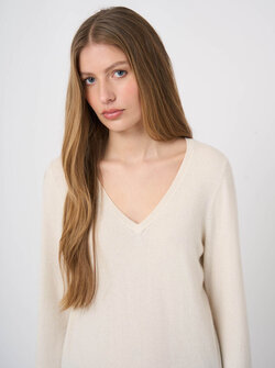 V-NECK CASHMERE SWEATER