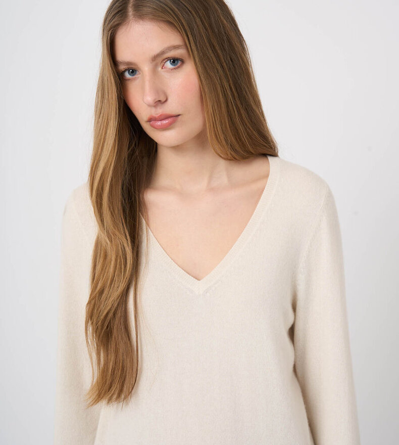 V-NECK CASHMERE SWEATER
