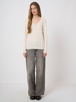 V-NECK CASHMERE SWEATER