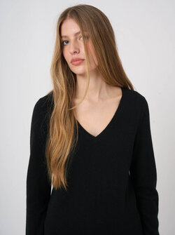 V-NECK CASHMERE SWEATER