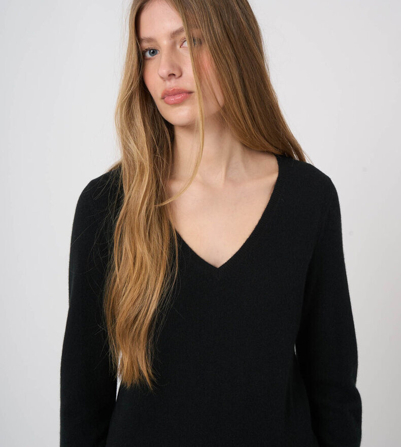 V-NECK CASHMERE SWEATER