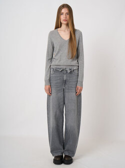 V-NECK CASHMERE SWEATER