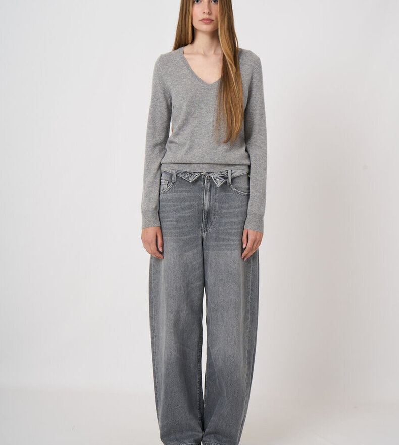 V-NECK CASHMERE SWEATER