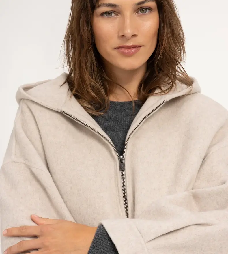 VESTE À CAPUCHE
