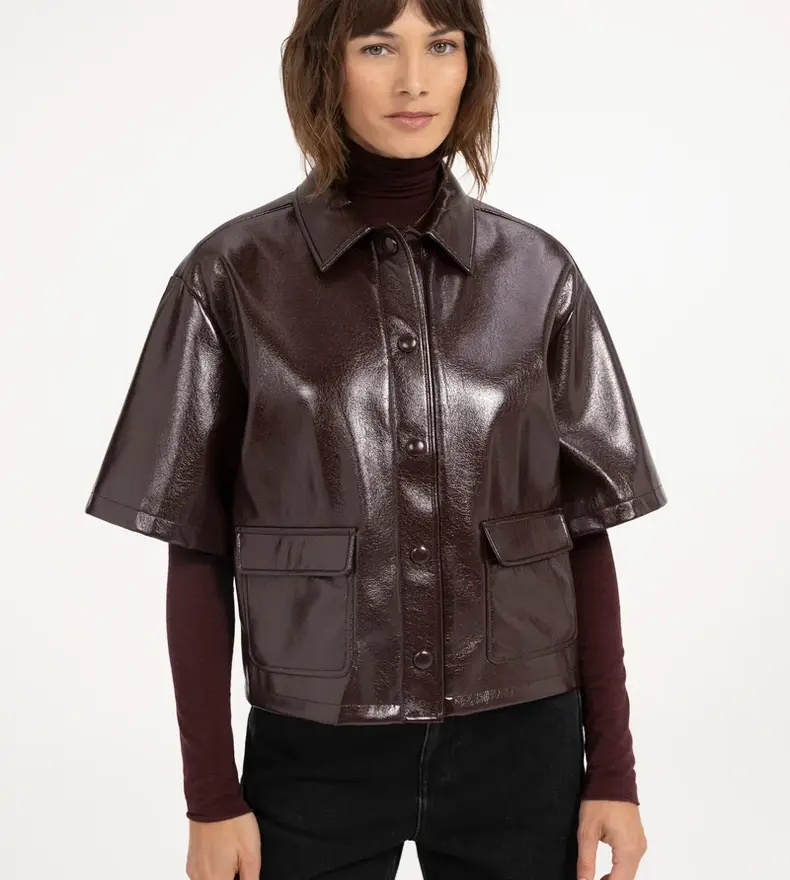 VESTE COURTE EN SIMILICUIR