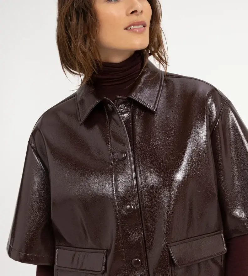 VESTE COURTE EN SIMILICUIR