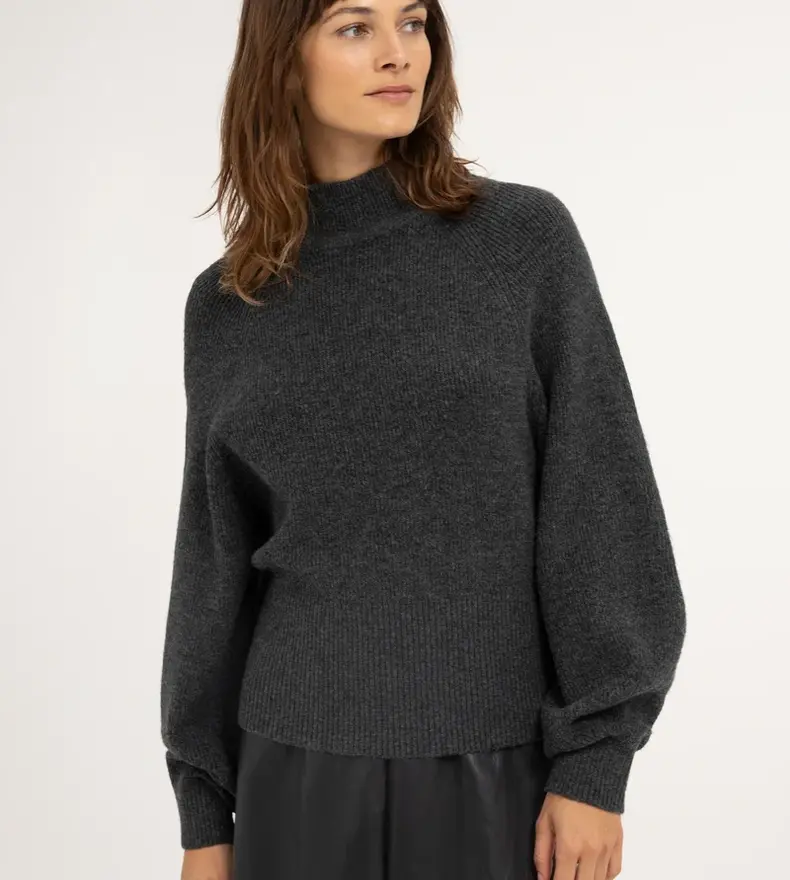 PULL À COL MONTANT