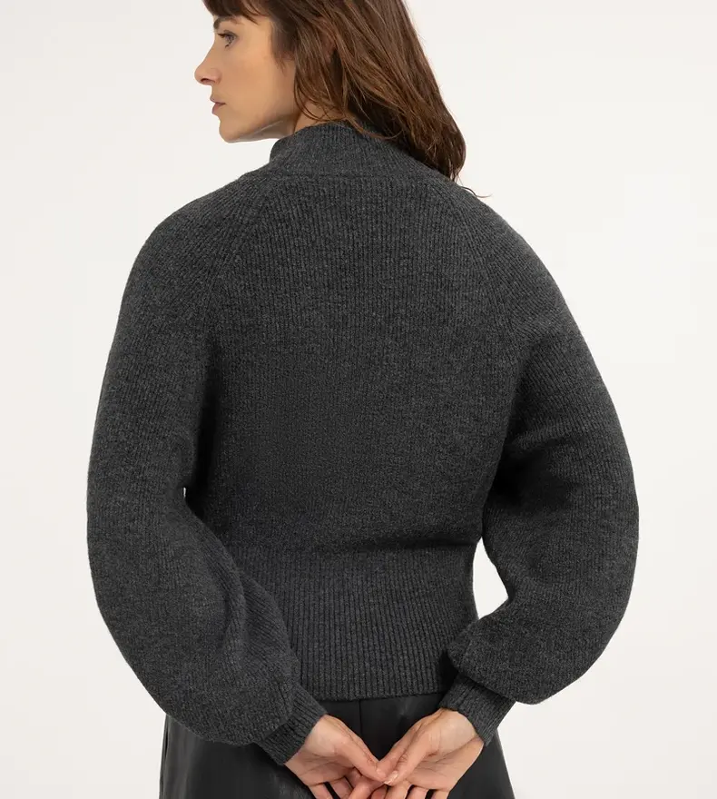 HIGH NECKLINE BATWING