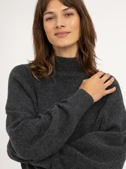 HIGH NECKLINE BATWING