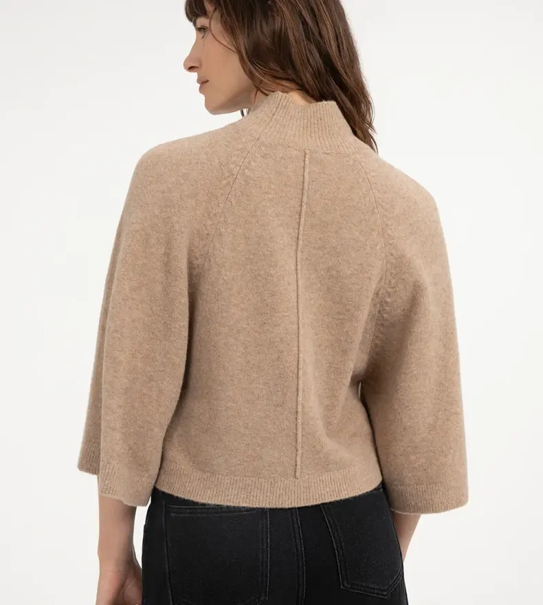 PULL À COL MONTANT