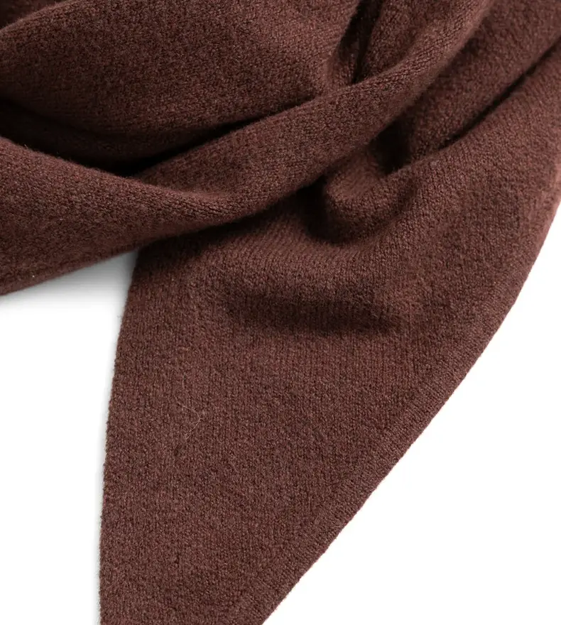 TRIANGLE SCARF