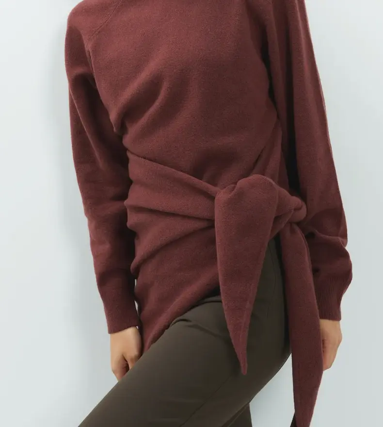TRIANGLE SCARF