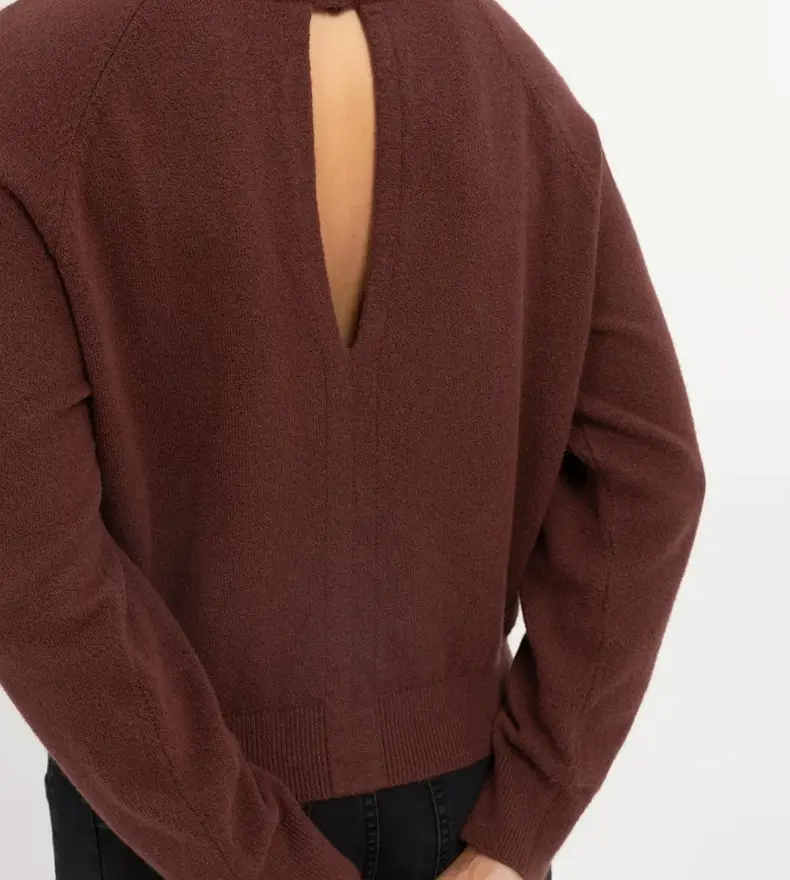 SWEATER BACK DETAIL