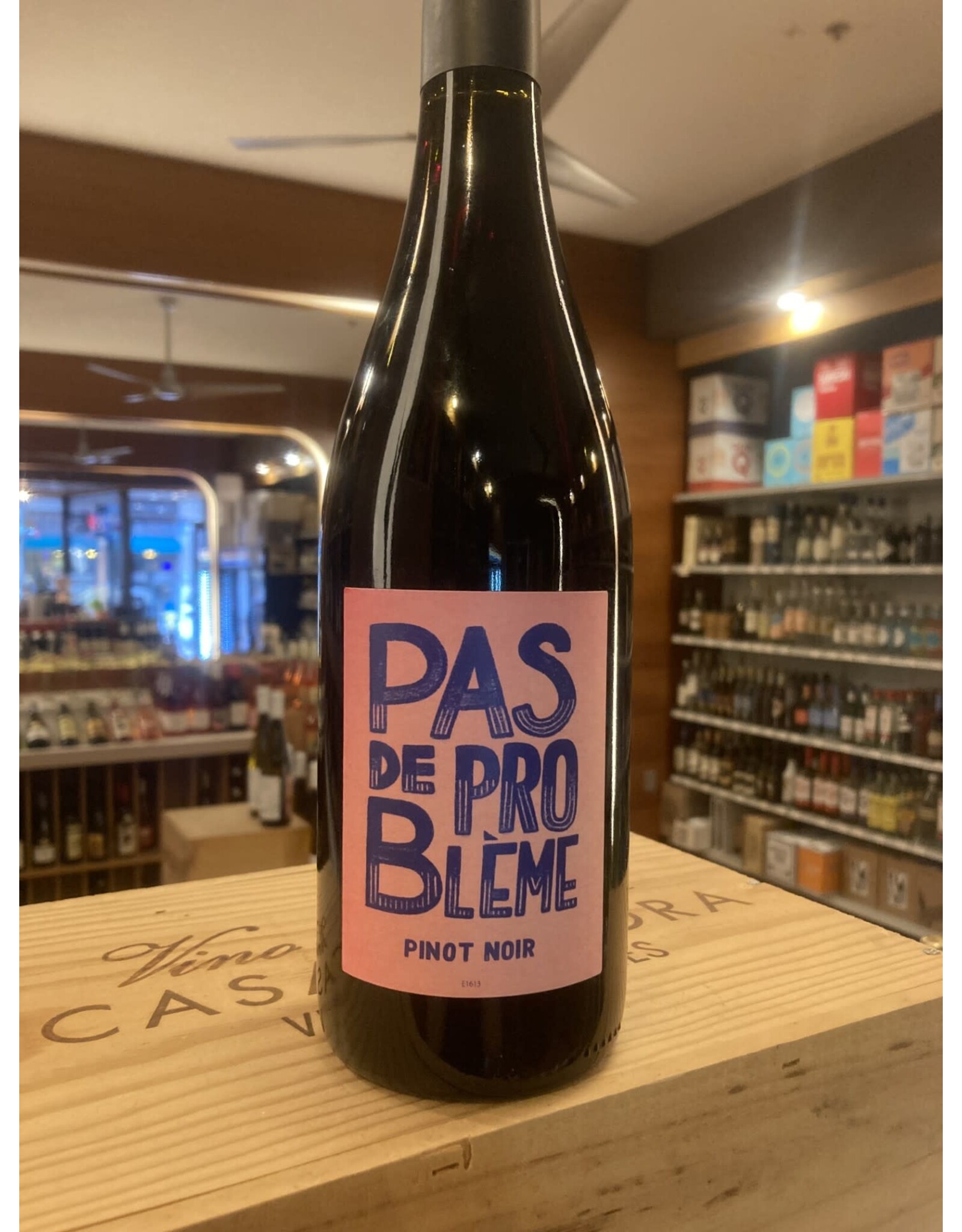 Pas de Probleme Pinot Noir - 750 ML