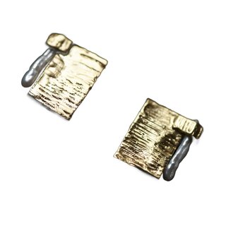 864 Designs Brass/Pearl Square Stud EA-TP-02