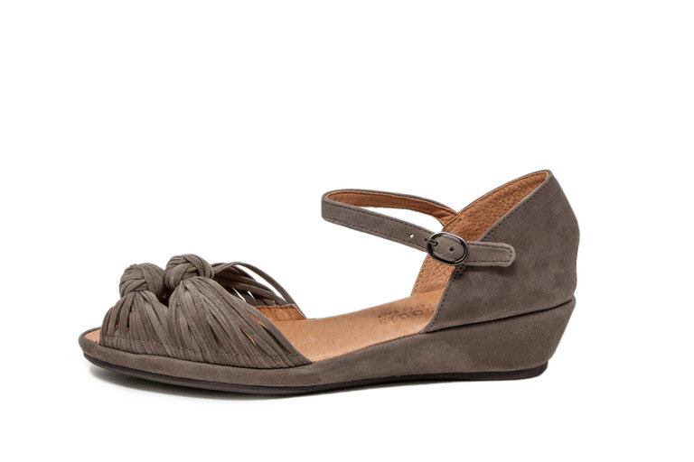 GENTLE SOULS Lily Knot Wedge