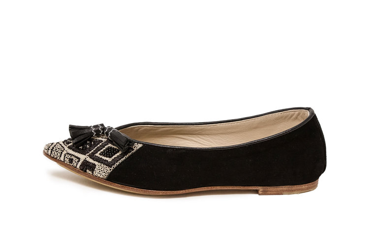 MEHER KAKALIA MEHER KAKALIA Freya Point Suede Flats