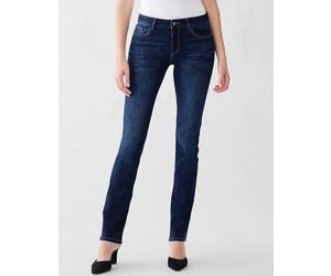 straight jeans curvy