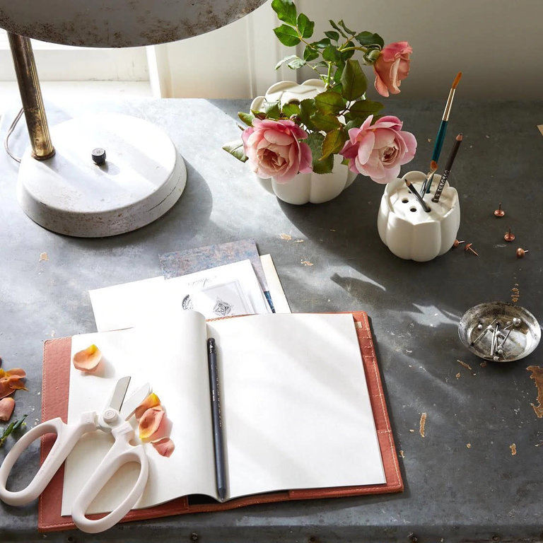 THE FLORAL SOCIETY THE FLORAL SOCIETY Small Ceramic Flower Frog Vase