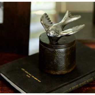 JAN BARBOGLIO Golondrina Box