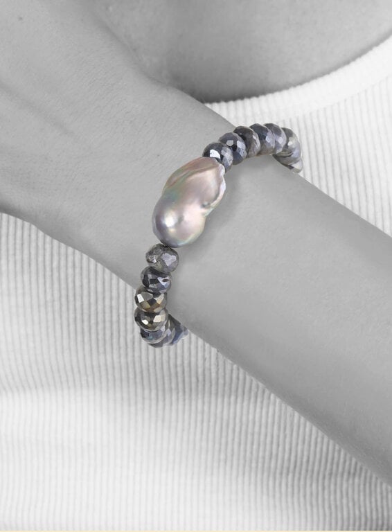 MARGO MORRISON MARGO MORRISON Labradorite and Pearl Stretch Bracelet